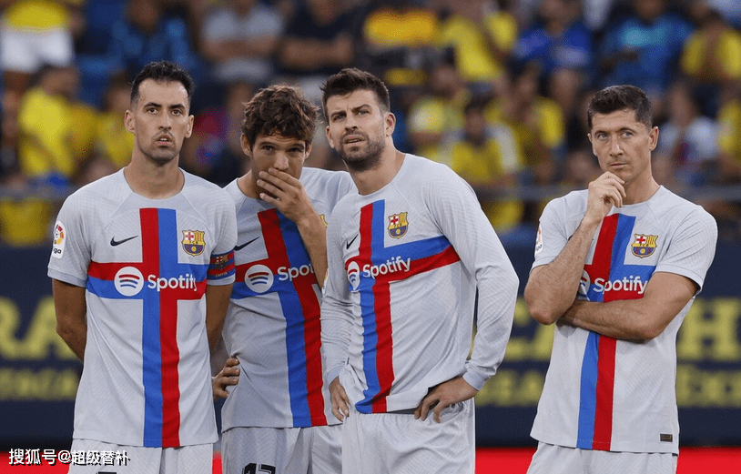  莱万多夫斯基在FPX比赛中大胜，逆转引发热议！-开云体育在线网址